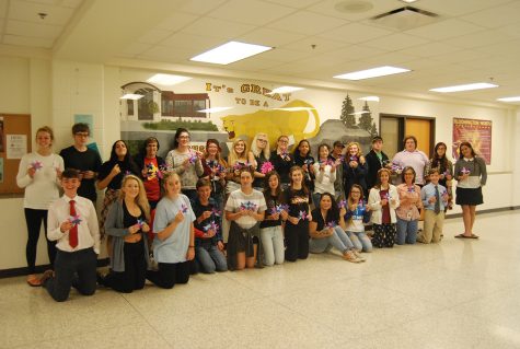 Students from the One Million Stars to End Violence tutorial take a break from weaving to pose for a group picture. 